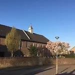 فندق مبيت وإفطار - Eetcafe - Riekelt 3*